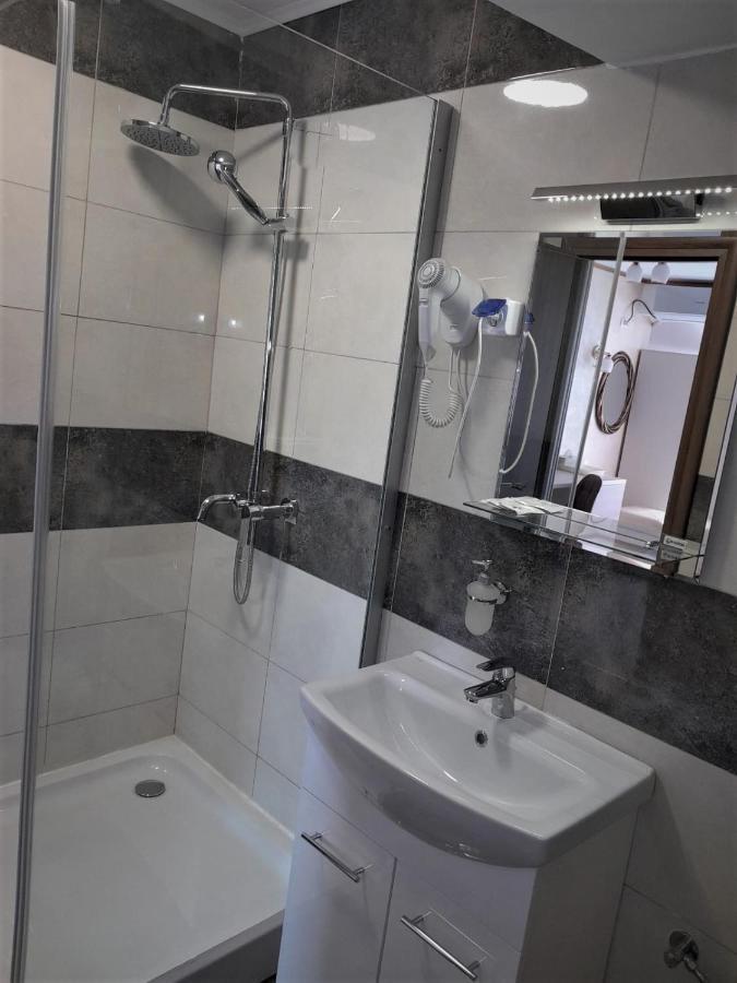 بوخارست Hotel Marina Srl المظهر الخارجي الصورة