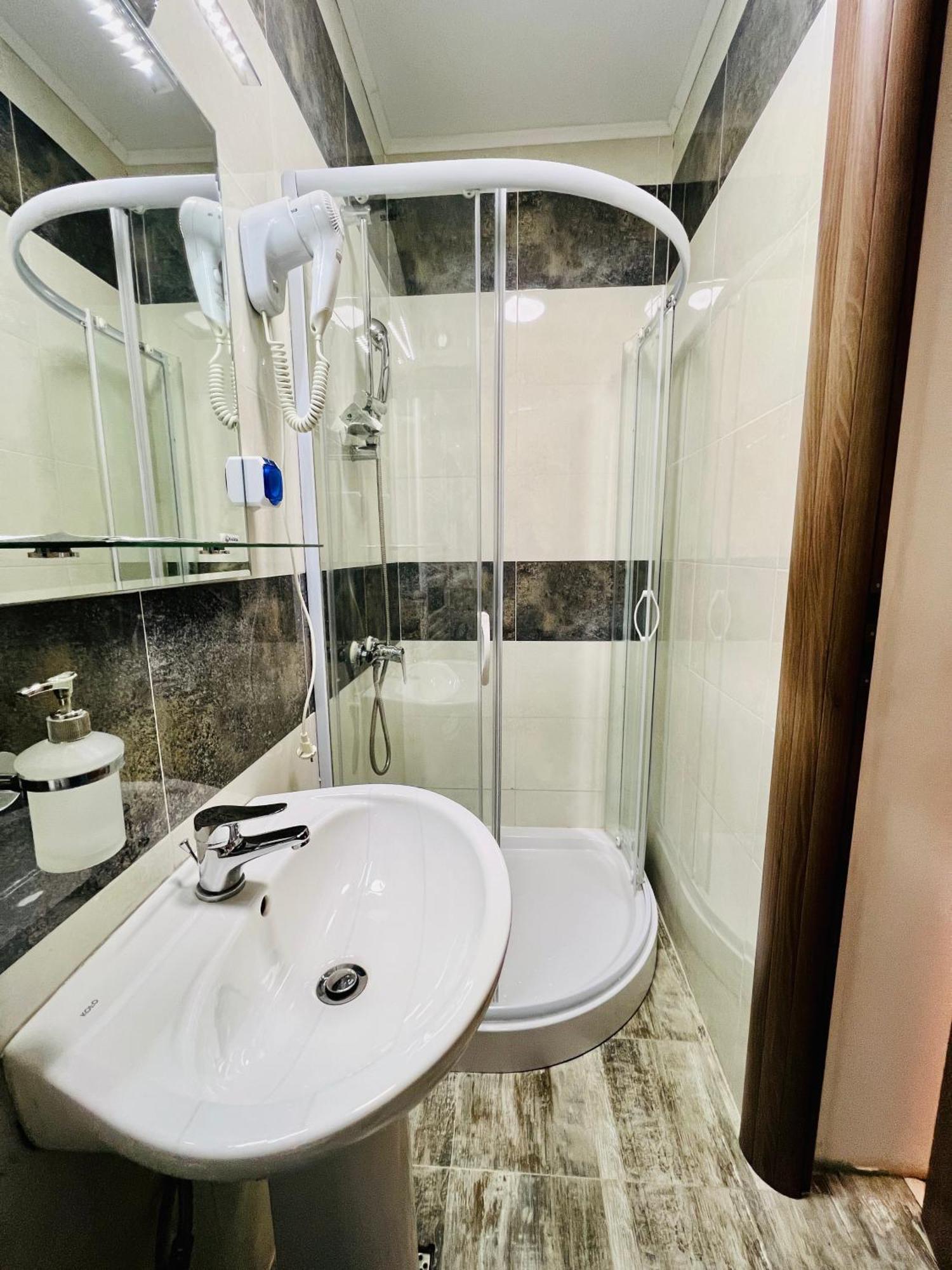 بوخارست Hotel Marina Srl المظهر الخارجي الصورة