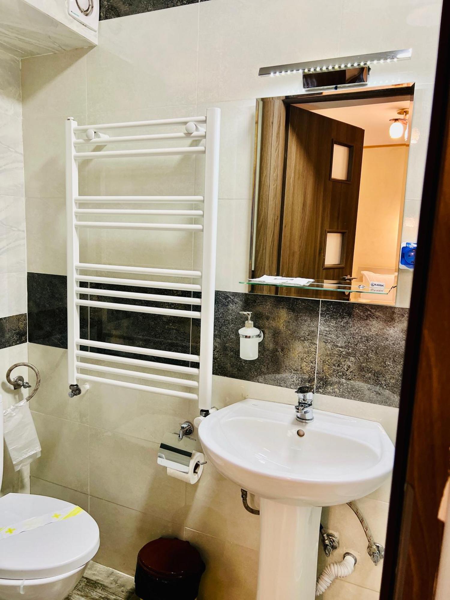 بوخارست Hotel Marina Srl المظهر الخارجي الصورة